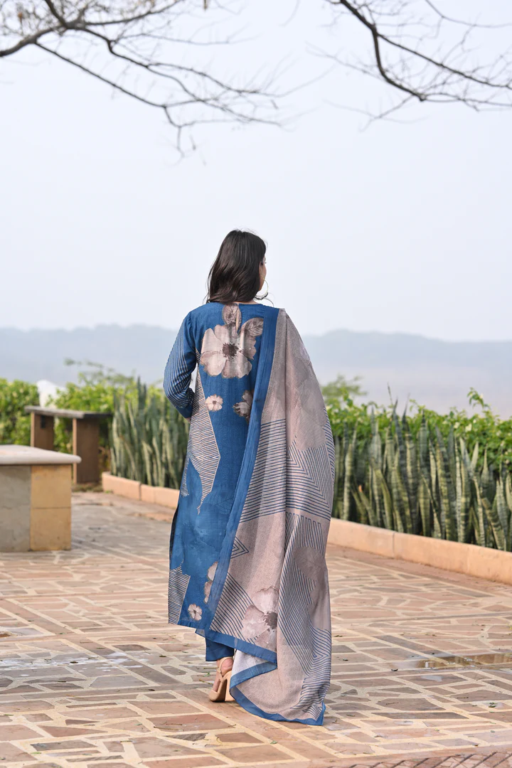 Sophisticated Floral Printed Kurta Set for Women With Dupatta – Perfect for Festive & Day Wear
