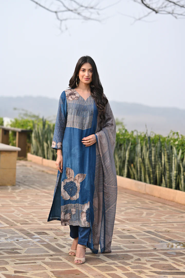 Sophisticated Floral Printed Kurta Set for Women With Dupatta – Perfect for Festive & Day Wear