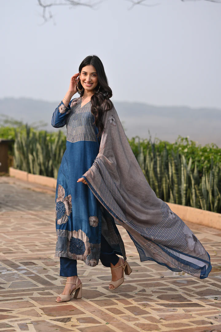 Sophisticated Floral Printed Kurta Set for Women With Dupatta – Perfect for Festive & Day Wear