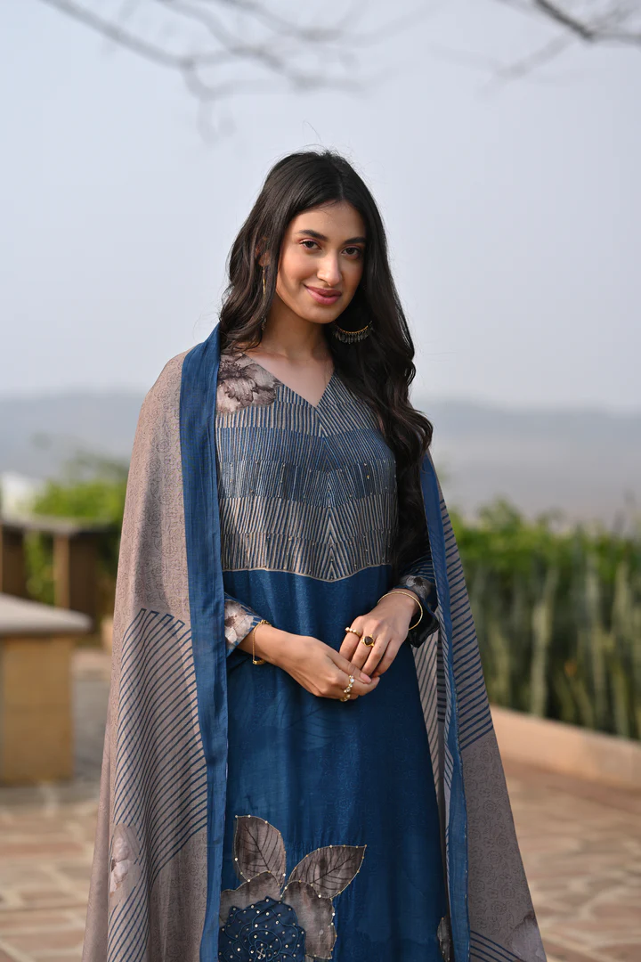 Sophisticated Floral Printed Kurta Set for Women With Dupatta – Perfect for Festive & Day Wear