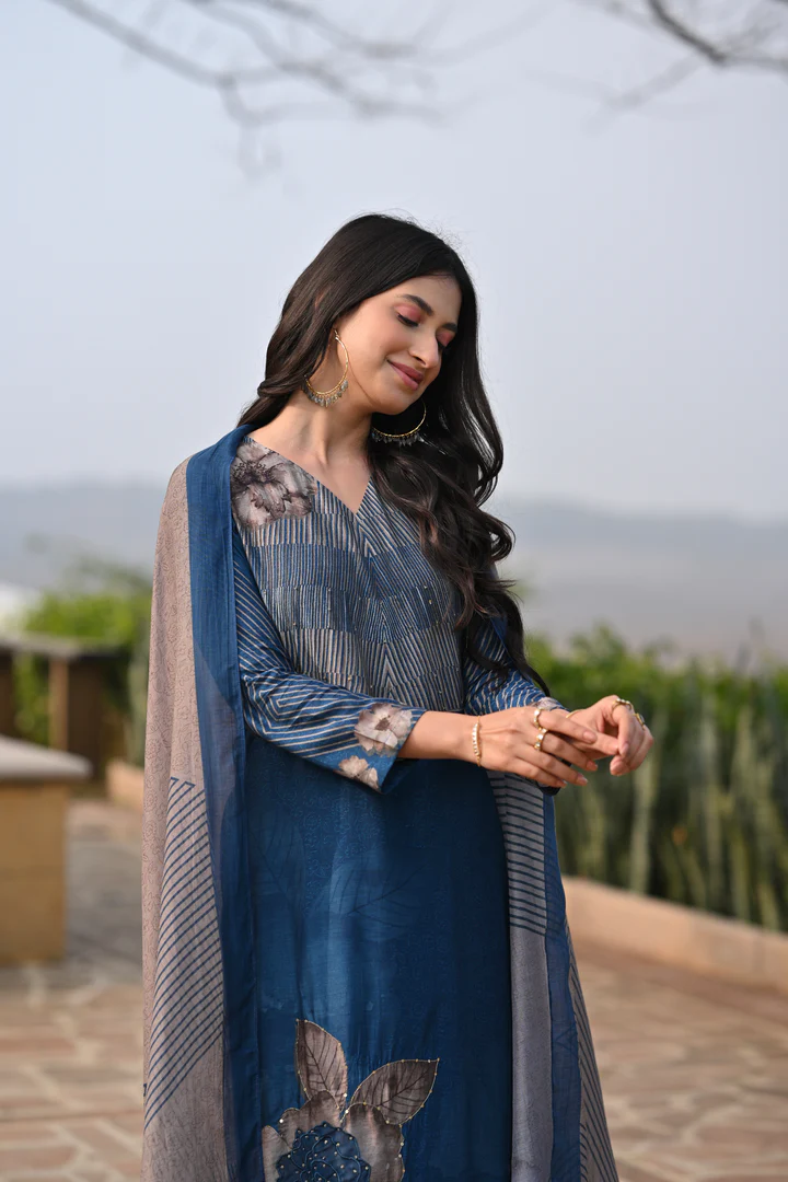 Sophisticated Floral Printed Kurta Set for Women With Dupatta – Perfect for Festive & Day Wear