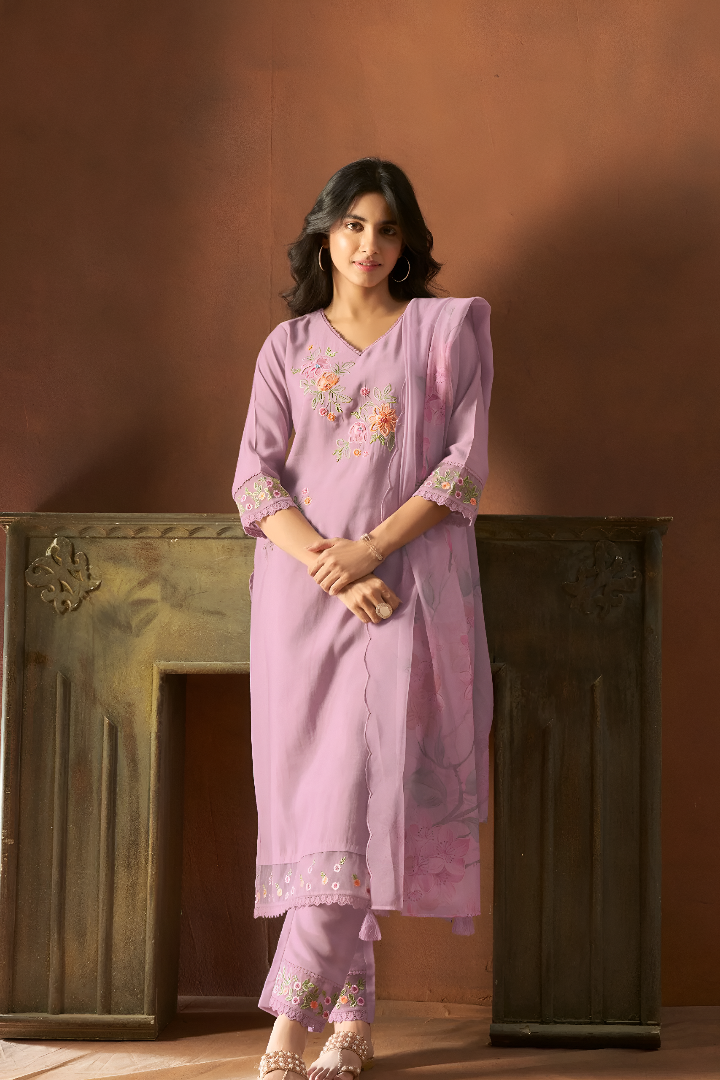 Classy Lavender Pure Silk Blend Embroidered Kurta Set With Scalloped Organza Dupatta