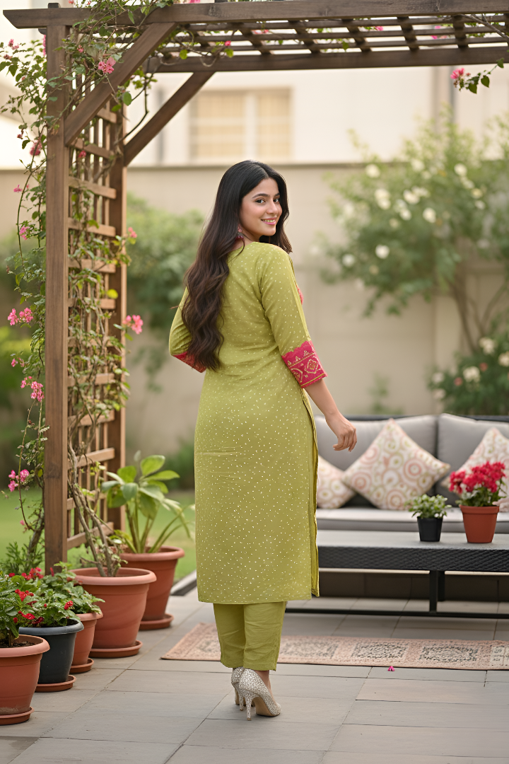 Graceful Bandhani Kurta Set with Traditional Patterns and Elegant Dupatta