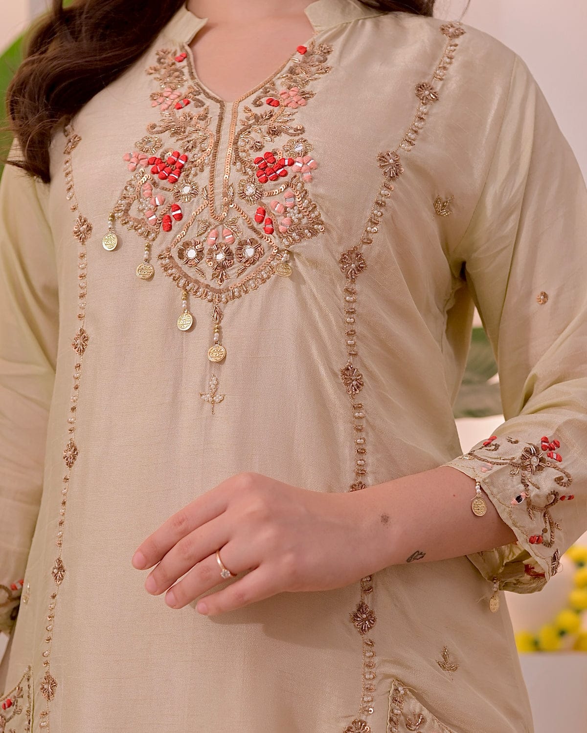Women’s Embroidered Kurta Pant Dupatta Set With Floral Thread Work & Elegant Detailing