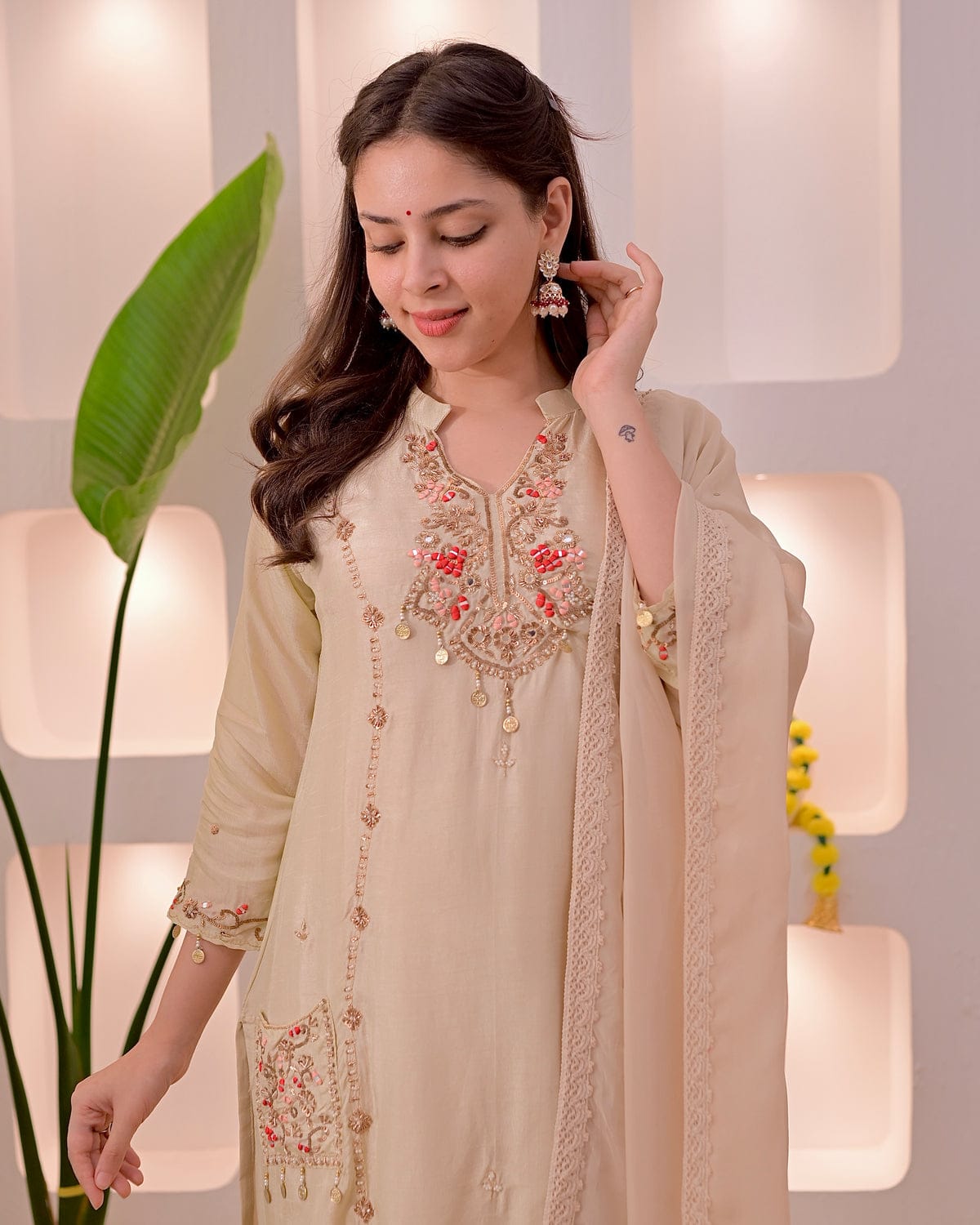 Women’s Embroidered Kurta Pant Dupatta Set With Floral Thread Work & Elegant Detailing
