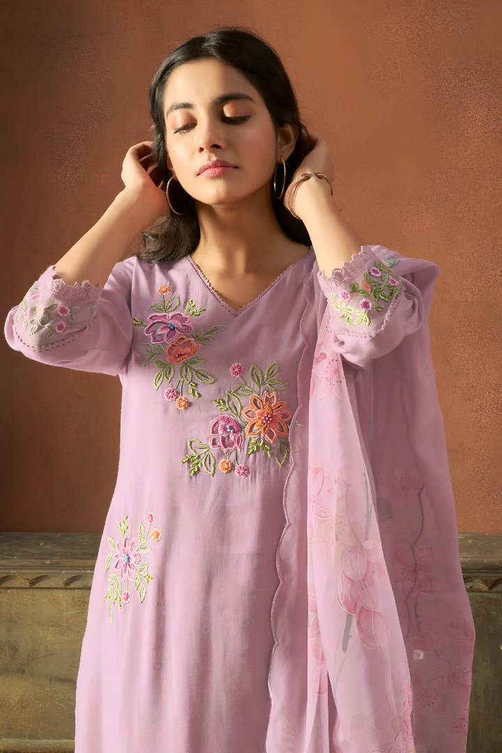 Classy Lavender Pure Silk Blend Embroidered Kurta Set With Scalloped Organza Dupatta
